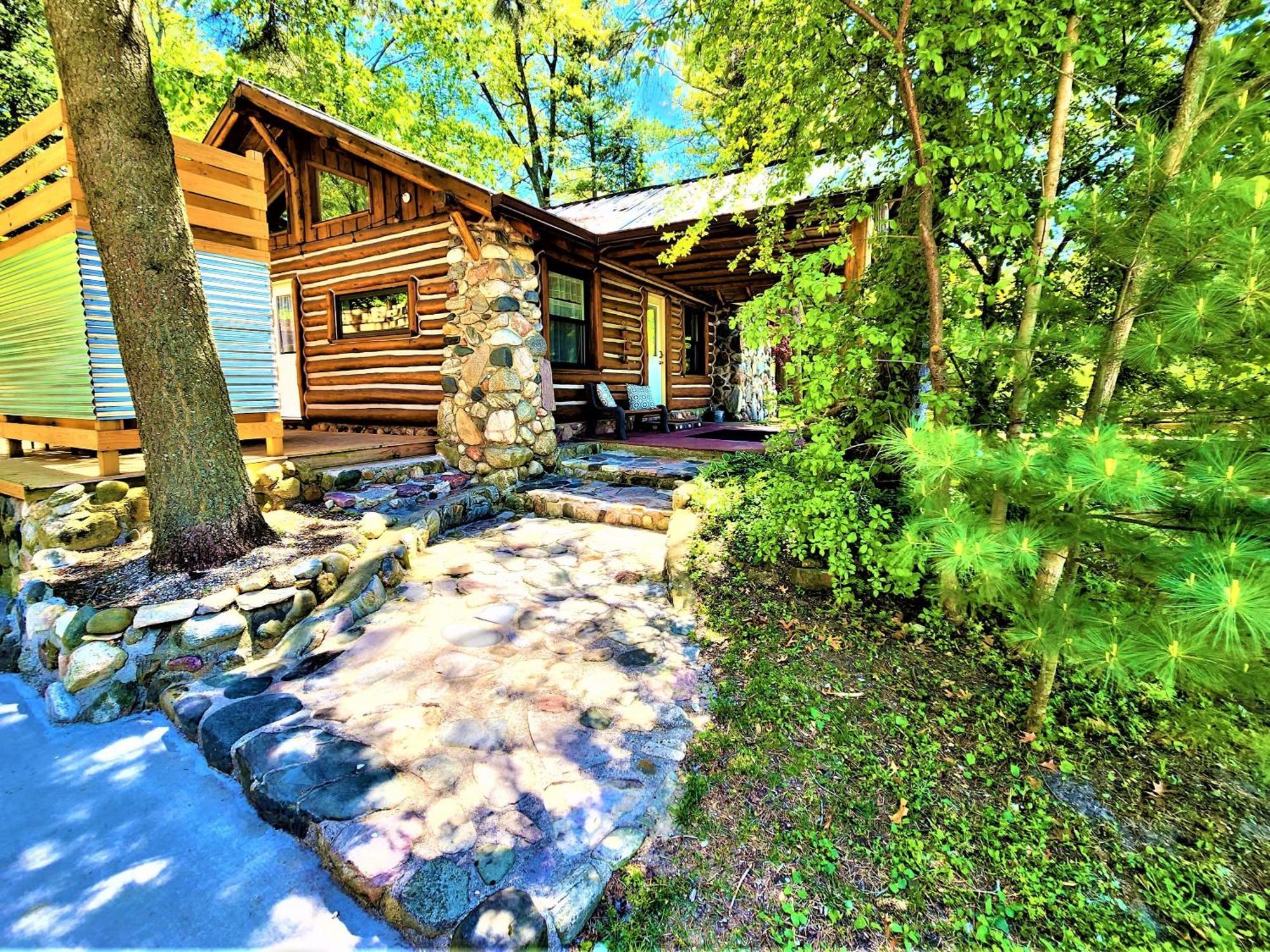 Steps To Beach-Hot Tub-Fireplace-Northern Original Villa Traverse City Exterior photo