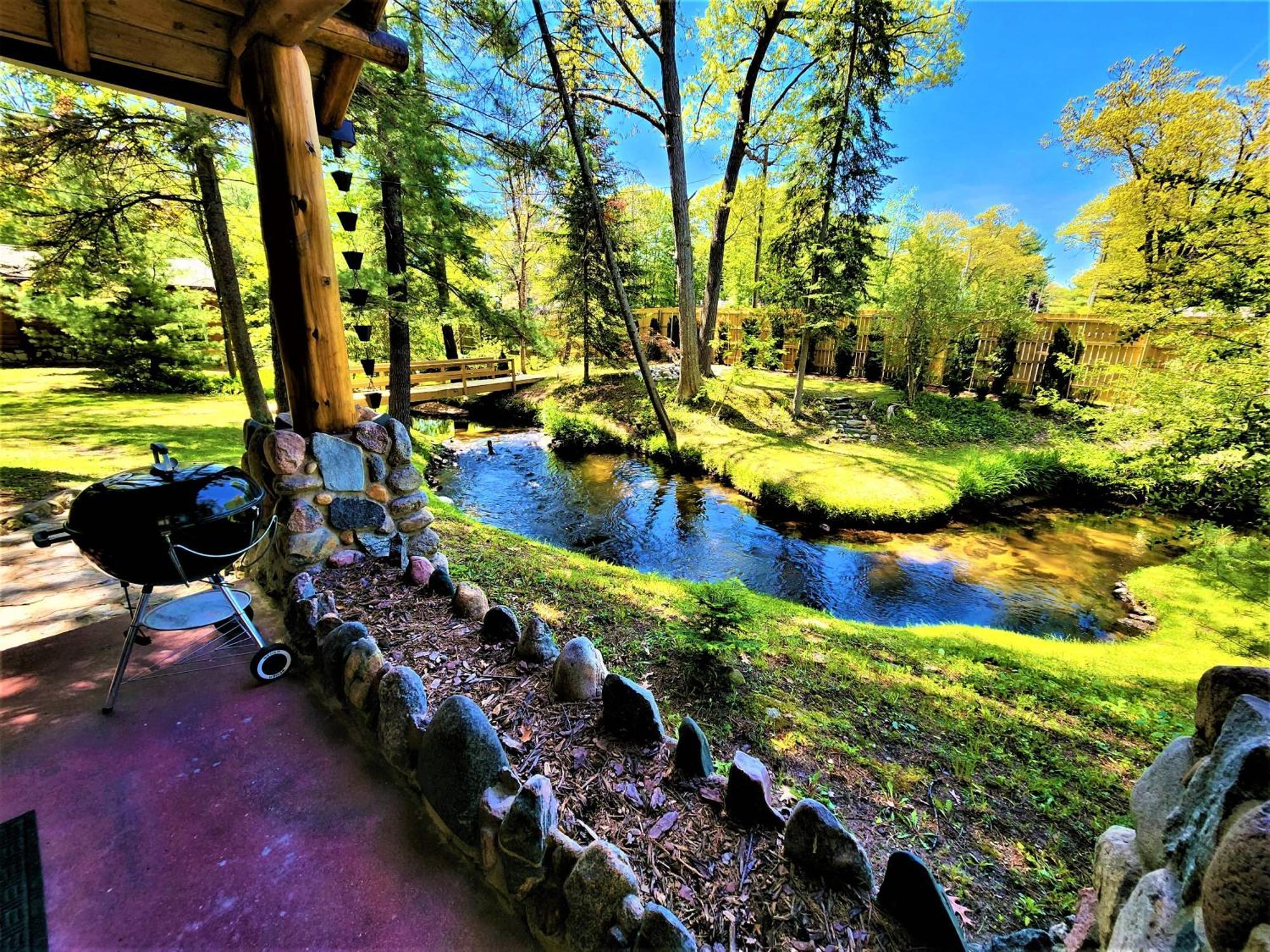 Steps To Beach-Hot Tub-Fireplace-Northern Original Villa Traverse City Exterior photo