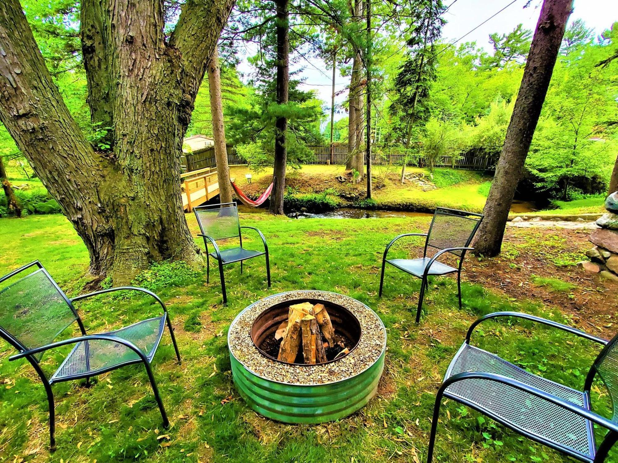 Steps To Beach-Hot Tub-Fireplace-Northern Original Villa Traverse City Exterior photo