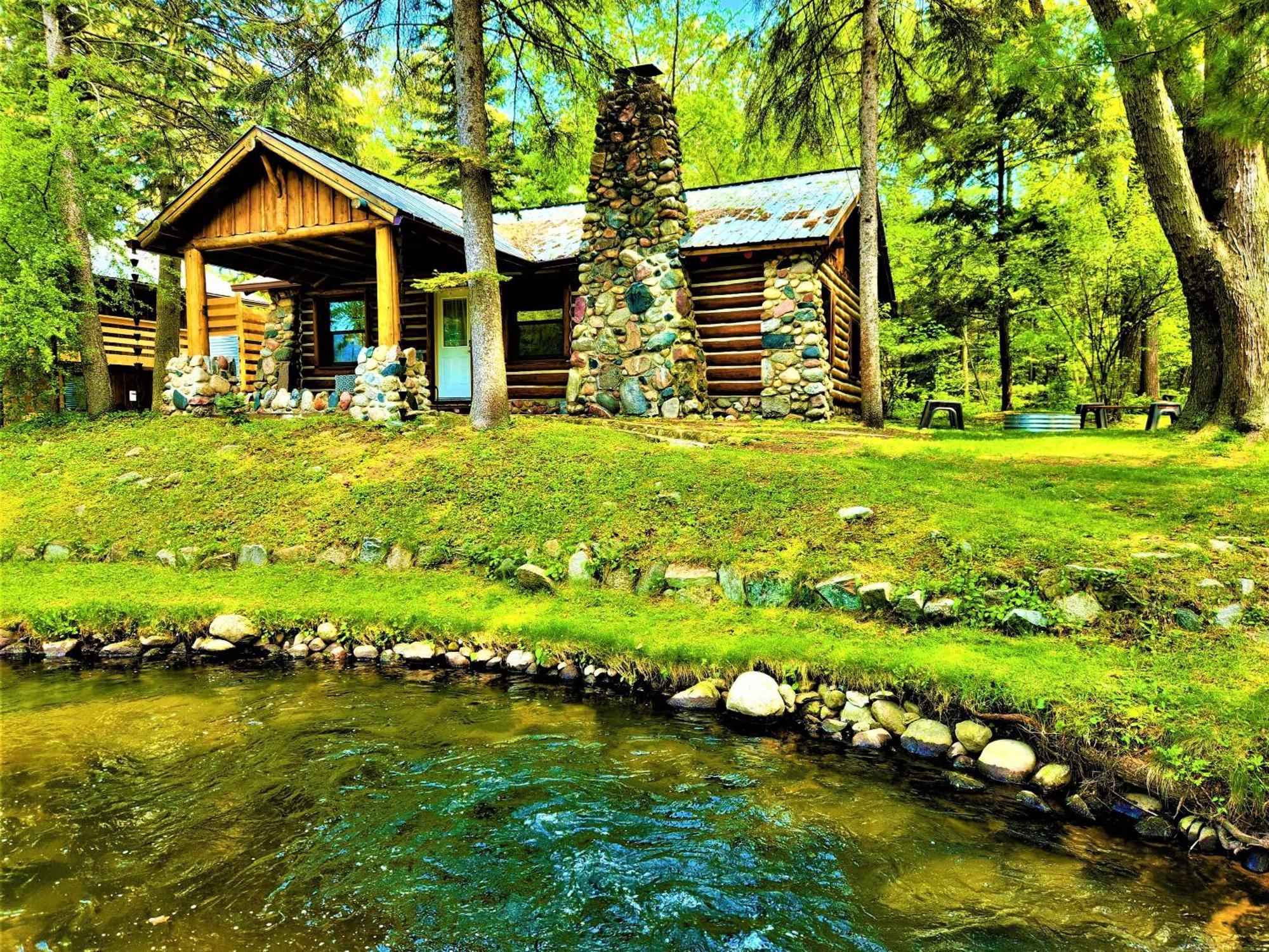 Steps To Beach-Hot Tub-Fireplace-Northern Original Villa Traverse City Exterior photo